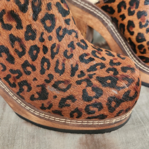 Leopard Print Platform Clogs - Picture 5 of 13